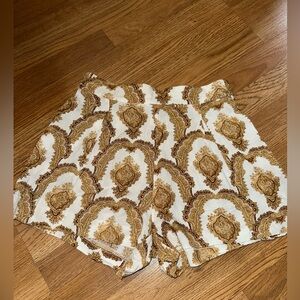 H&M High-Waist Printed lightweight Shorts in Cream and Gold Medallion